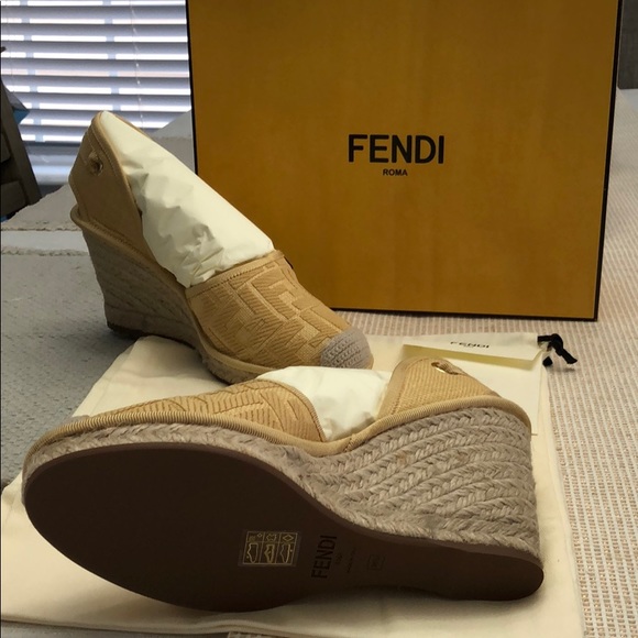 SOLD‼️Fendi wedge sandal - Picture 6 of 8